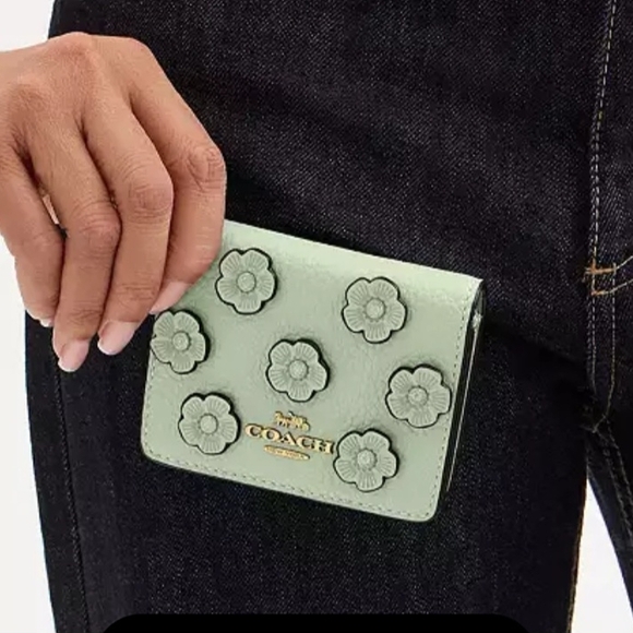 NWT Coach Mini Wallet On Chain Floral Applique Pebbled Leather Lilac CAL71 - Picture 8 of 8